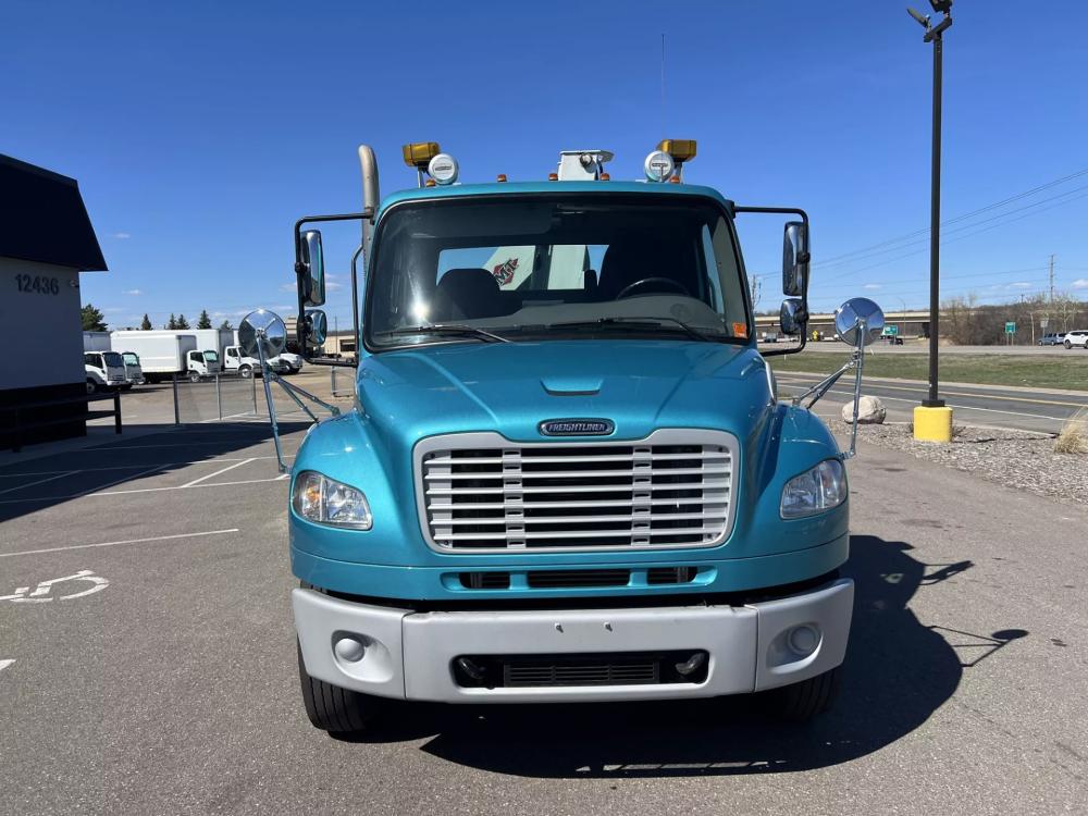 2010 Freightliner M2 106 | Photo 16 of 36