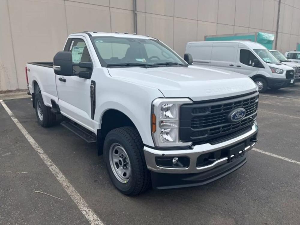 2024 Ford F-350 | Photo 8 of 9
