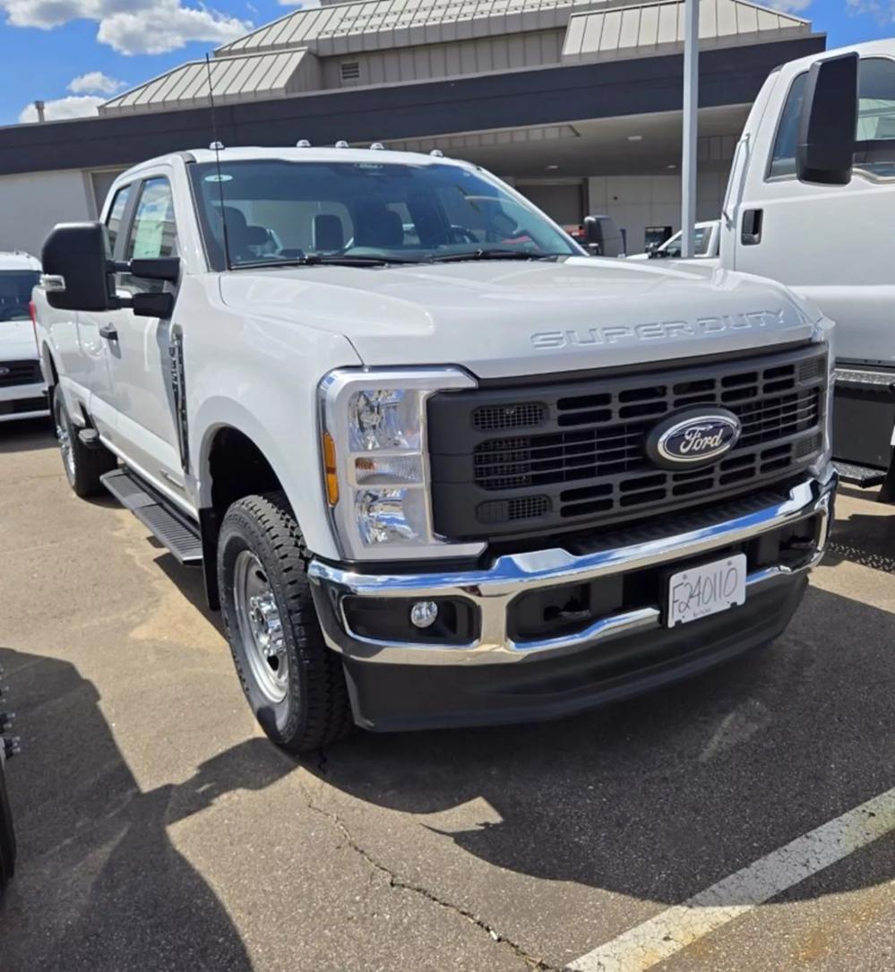 2024 Ford F-350 | Photo 7 of 8